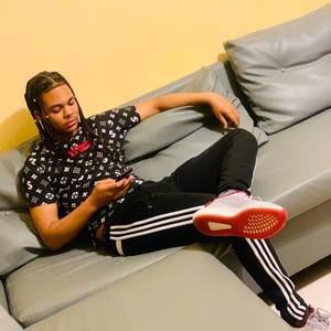 Meet your Posher, Moises